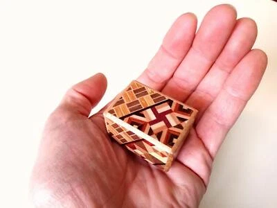 Boite à secrets du Japon Boite 18 mouvements / 1.5 suns Yosegi himitsu bako - Immagine 1 di 4