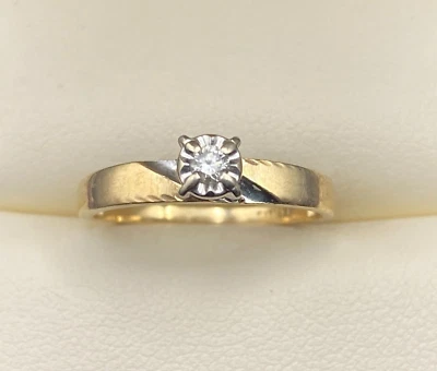 Vintage Petite 14 Karat Gold Ring With 0.05 Carat Diamond - 1.56 Grams Size 5.5 - Image 1 of 4