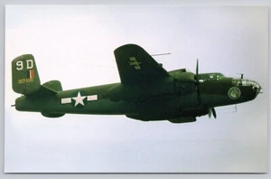 Cartolina B-25 Mitchell WW2 bombardiere aereo volo militare cromata - Foto 1 di 2