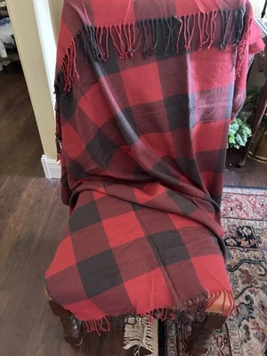 Pottery Barn 红色和灰色布法罗格子毯 — 第 1/4 张图片