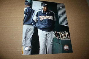 WASHINGTON NATIONALS FRANK ROBINSON UNSIGNED 8X10 PHOTO POSE 1 - Picture 1 of 1