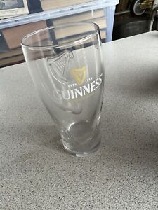 GUINNESS BEER 16 OZ. PINT GLASS LOGO WITH EMBOSSED HARP LOGO (20 Available)