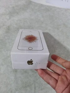 99% New Apple iphone SE 1st generation 128GB Unocked 4G ( Battery 100% capacity) - Picture 1 of 11