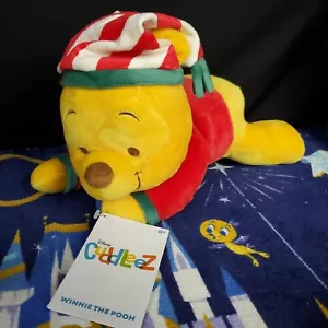 Peluche Winnie the Pooh 13"" de los parques Disney vacaciones Navidad Cuddleez Winnie the Pooh nuevo - Imagen 1 de 5