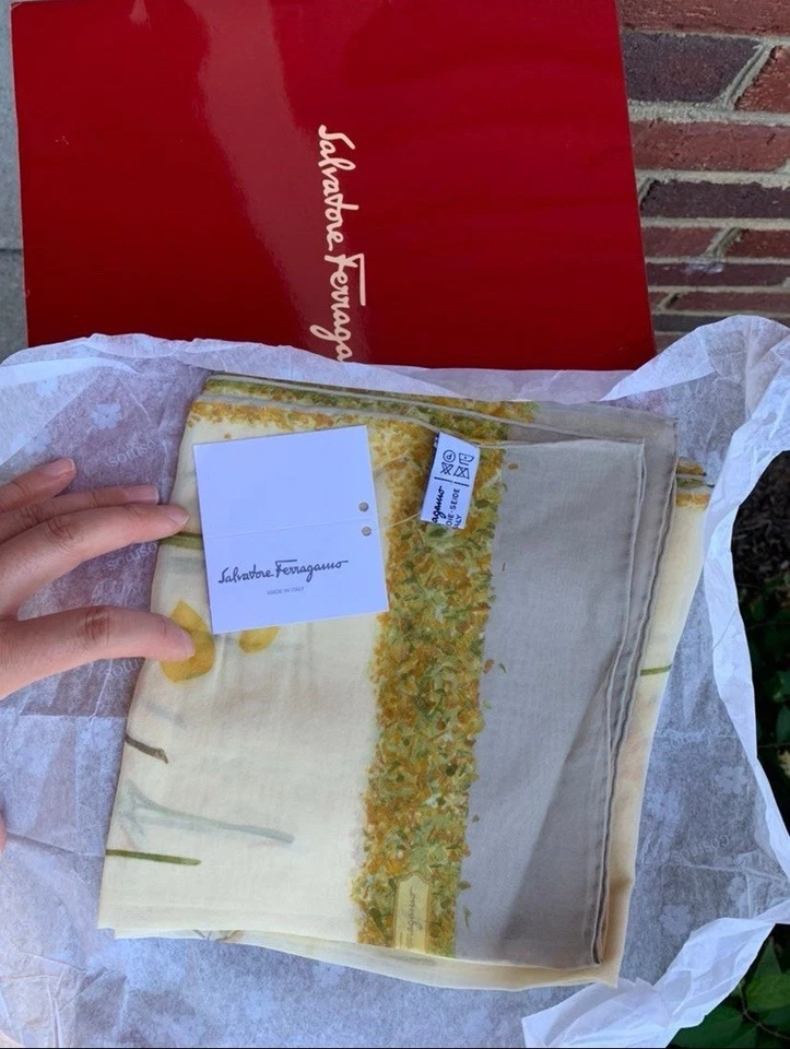 Nuevo con etiquetas Salvatore Ferragamo bufanda larga 100% seda envolvente 16"*60" Foto 1 de 4