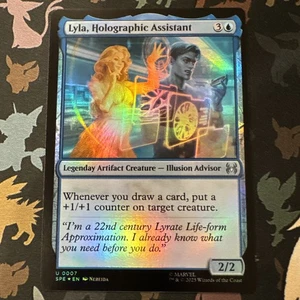 Lyla, Holographic Assistant 0007 ~ **Foil** Rare MTG Marvel Spider-Man - Bild 1 von 2