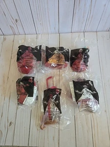 Barco pirata y estatuillas McDonald's Peter Pan Return to Neverland 2002 - Imagen 1 de 2