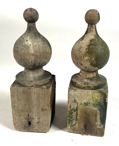 PAAR Vintage gedrechselte Holz Möbel Dekoration Urnenform Endstück Wappen Motiv - Bild 1 von 7