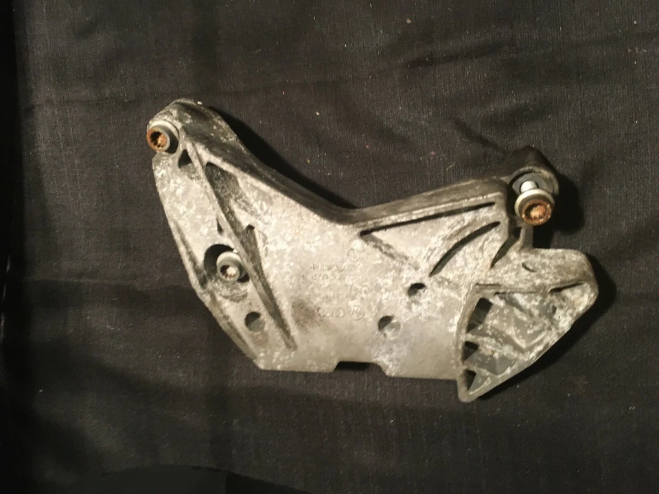 Volkswagen Passat 2008-2012 Audi A3 A4 Turbo TFSI 2,0 L EA888 soporte alternador Foto 1 de 1