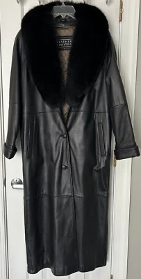 Abrigo de cuero limitado para mujer de longitud completa de cuero negro cuello de piel de zorro real Foto 1 de 4