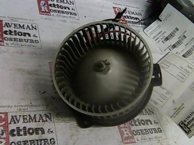 Motor de soprador HVAC usado serve: 1995 Suzuki Esteem grau A - Imagem 1 de 4