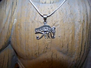 Auge des Horus mit Iolith Edelstein Anhänger an 2mm 16-30 Zoll Sterling Halskette. - Bild 1 von 3