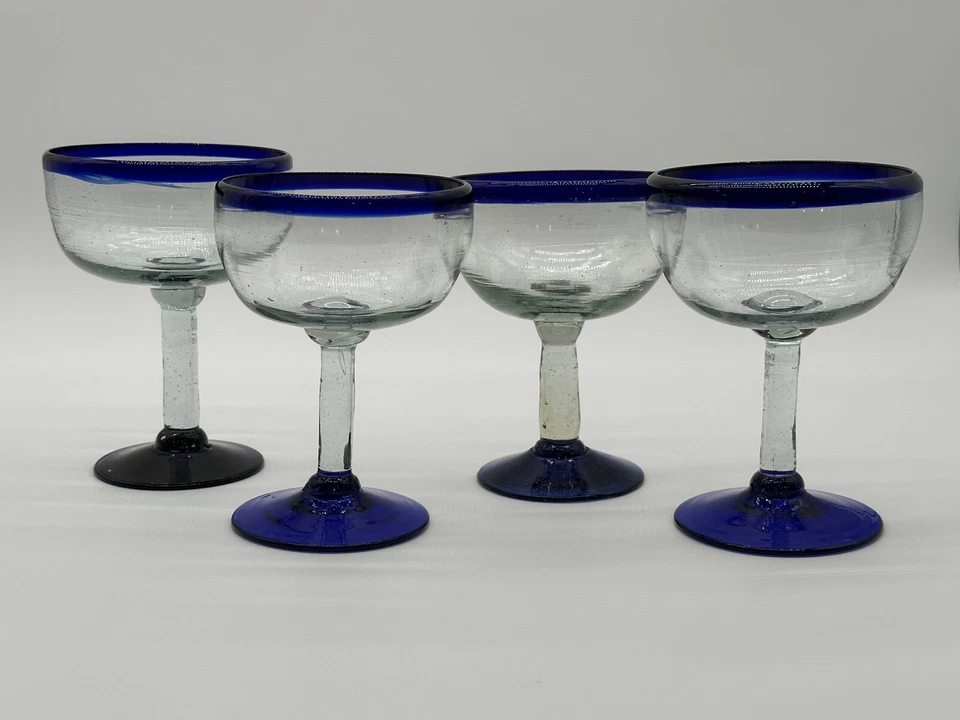 4 vasos mexicanos de margarita de vidrio soplado a mano borde y base azul cobalto Foto 1 de 4