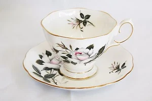 Royal Albert Fine Bone China England Teetasse Queens Messenger White Rose - Bild 1 von 5