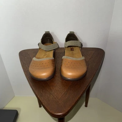 Zapatos para mujer SAS EDEN Mary Jane 7,5 m color tostado y verde oliva con cierre de gancho y bucle Foto 1 de 4