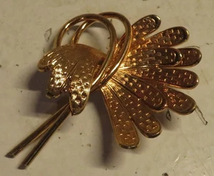 Vintage Unsigned Gold Tone Curved Swirl Spray Brooch 2-1/8" Wide Nice Used Pin - Picture 1 of 12