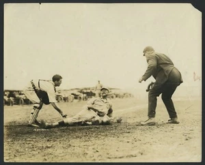 1916 Zack Wheat, "Popular Brooklyn Dodgers Hall of Famer" Sweeping Vintage Photo - Bild 1 von 2