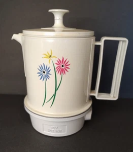 Vintage Regal Poly Perk Hot Pot Pot Floral Daisies 5 Cup K7427 - Picture 1 of 12