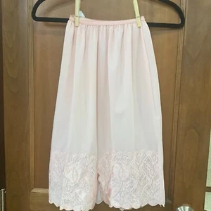 Pretty in pink vintage small half slip nylon short length - Picture 1 of 4