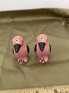 Vintage rosa tropische Vogel Salz & Pfefferstreuer, keine Beschädigungen. Nachlassverkauf - Bild 1 von 5