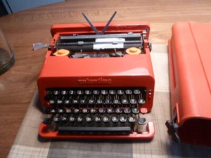 Typewriter Olivetti Valentine Ettore Sottsass first generation. Design classic - Photo 1/9