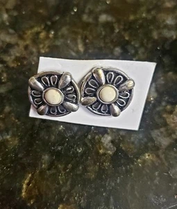 Pendientes mujer enchapados en plata y flores blancas - Imagen 1 de 4