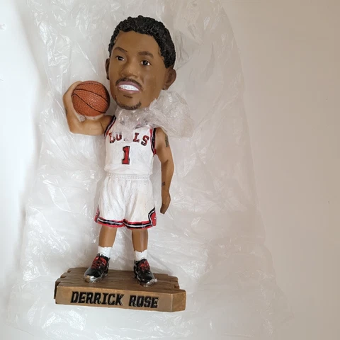 Chicago Bulls Derrick Rose Bobblehead-RARE, so old it came in a plain white box! Cover