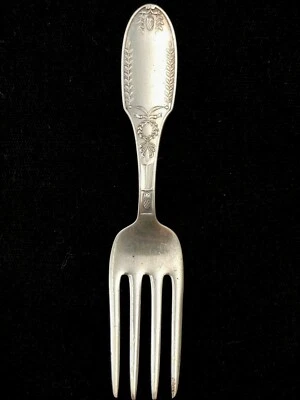 Tenedor de bebé María Antonieta de Alvin de plata de ley de 4" sin monograma Foto 1 de 4