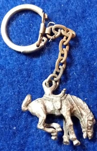 Vintage 60er Jahre Bucking Bronco Pferd Schlüsselanhänger ~ Metall - Bild 1 von 2