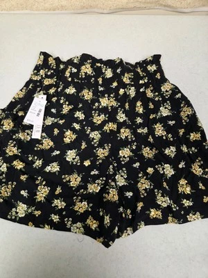 Pantalones cortos de vestir para mujer Maurice’s florales negros con flores amarillas y lazo talla mediana Foto 1 de 4