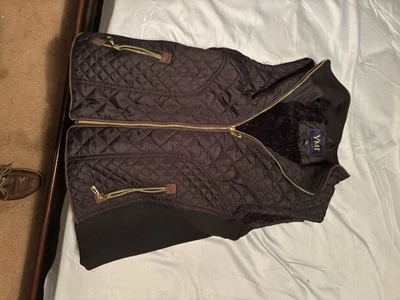 Chaleco acolchado con cremallera completa de la colección YMI talla M negro cuello de piel sintética cremalleras doradas  Foto 1 de 2