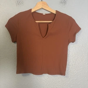 Alo Yoga Ribbed Cropped Savvy Short Sleeve Rust Brown Gr. XS Athleisure Workout - Bild 1 von 6