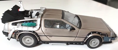Sun Star 1:18 Die-Cast DeLorean Time Machine Back to the Future Flying Version - Image 1 of 4