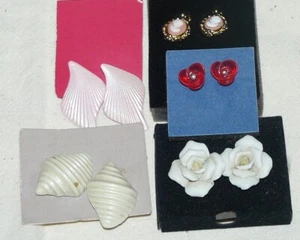 Vintage Menge Avon Mode Schmuck durchbohrte Ohrringe Kamee Rosen Muscheln - Bild 1 von 3