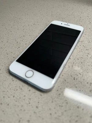 Apple iPhone 7 - 256 GB - Silver (Unlocked) - Image 1 of 4