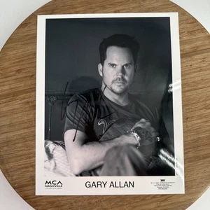 Gary Allan 8x10 Autografiado Real Firmado Prensa Promoción Foto Ver Aviones - Imagen 1 de 3