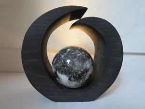 Tierurne Urne 3 kg Skulptur Lebenskreis Kugel Holz LED Hase Hamster Vogel neu - Bild 1 von 7