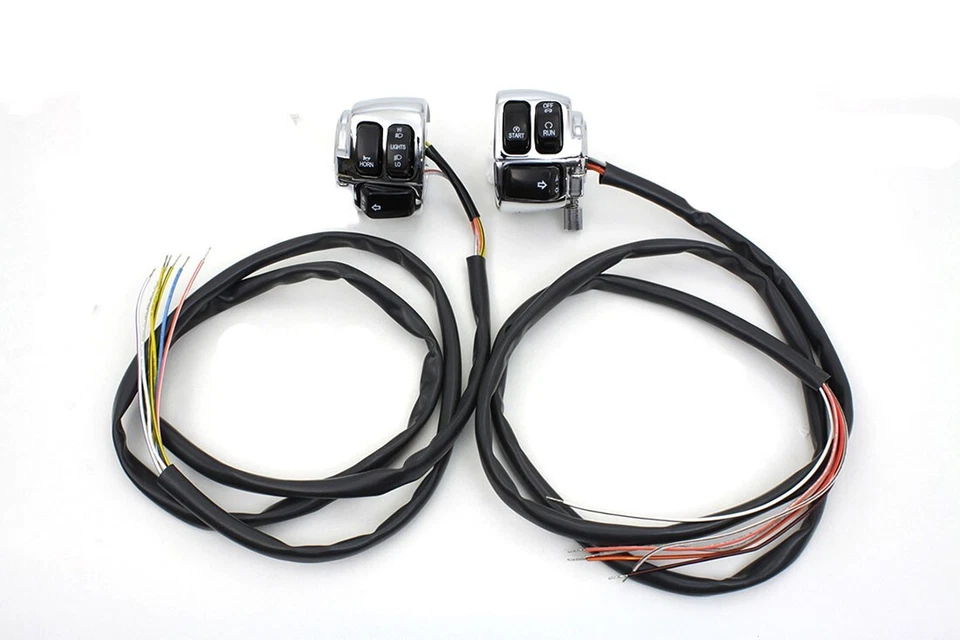 Carcasas cromadas con interruptores negros, se adapta a Big Twin, V-Rod y Sportster 1996/más tarde Foto 1 de 1