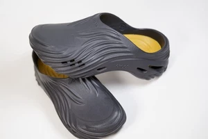 Crocs Echo Wave (schwarz) gelb innen Unisex Sandalen Pantoletten Clogs M9/W11 - Bild 1 von 5