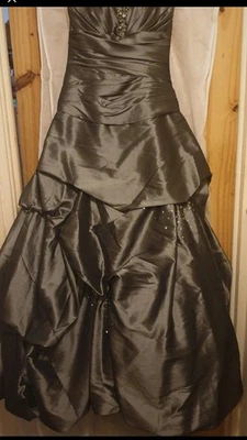 Vestido de formatura por Maggie Sottero cinza acetinado tamanho 6/8  - Imagem 1 de 4