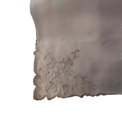 Delicado pañuelo de seda vintage antiguo bordado, bodas/eventos sociales Foto 1 de 4