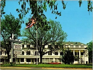 Vintage Hotel Postcard Boone Tavern Berea College Kentucky KY Madison County  - Picture 1 of 3