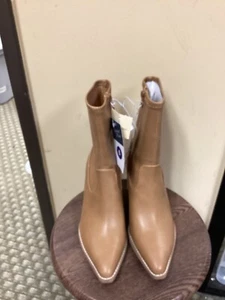 Women NWT "Universal Threads caramel color, pointed toe wedge heel boots. Size 6 - Picture 1 of 3
