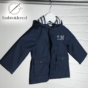 PERSONALISIERTER INITIALEN BESTICKT MARINEBLAUER REGENMANTEL KINDER GESCHENKIDEE - Bild 1 von 6