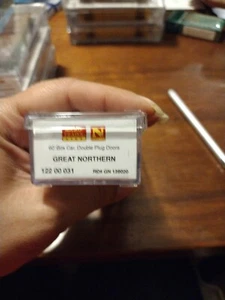 N Scale Micro Trains 60' Double Plug Door Great Northern 12200031 #GN139020 - Picture 1 of 4