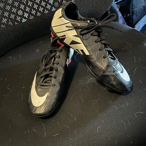 Nike Jugend Mercurial Vapor Fußballschuhe schwarz/weiß Größe 6 - Bild 1 von 5