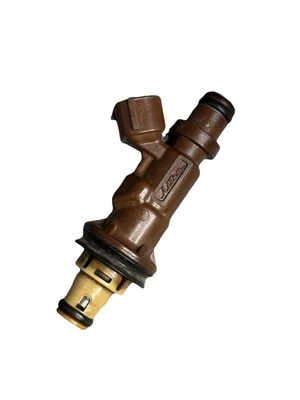 1996-2004 Toyota 4Runner Tacoma Tundra T100 Land Cruiser ENGINE FUEL INJECTOR - Image 1 of 3