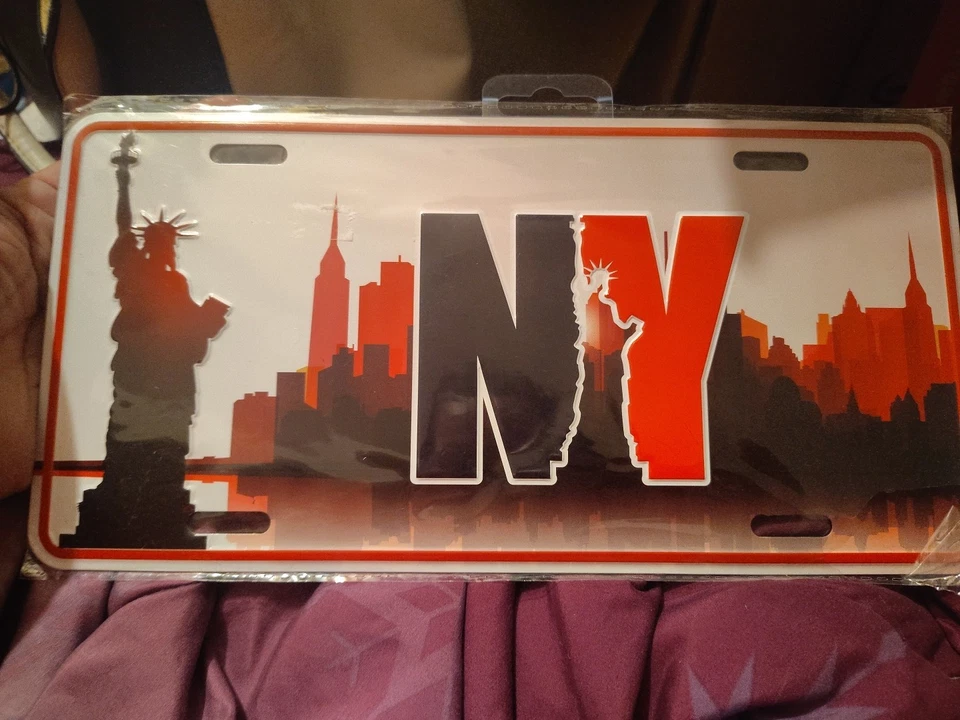 NY Statue Of Liberty Metal License Plate - Image 1 of 1
