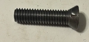 Eine neue 3/8 x 1-1/2 runde Flachkopfschraube mit Satzschloss für Mccormick IH Ausrüstung - Bild 1 von 4
