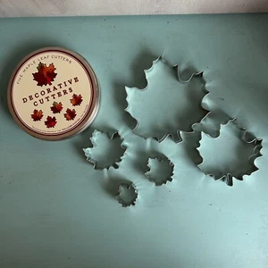 NWOT Williams Sonoma 5 Piece Maple Leaf Cookie Cutter in Tin Baking Brownie Cake - Picture 1 of 7
